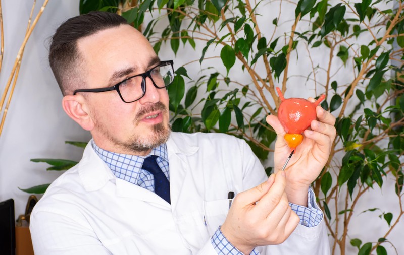 Ce este adenomul de prostată, care sunt cauzele acestuia și cum îl tratăm
