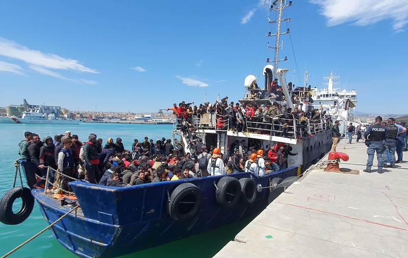 Migranții care solicită azil în Italia, nevoiți să plătească aproape 5.000 de euro ca sa evite detenția. Reacție ONG-uri: „Este ridicol. Cine are 5.000 de euro?”