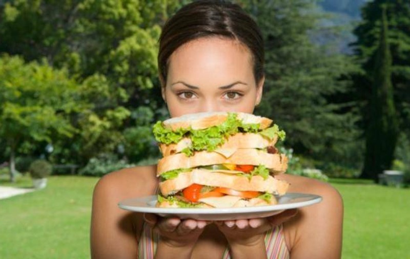 Obiceiuri alimentare care îţi arată că eşti pe cale să te îngraşi