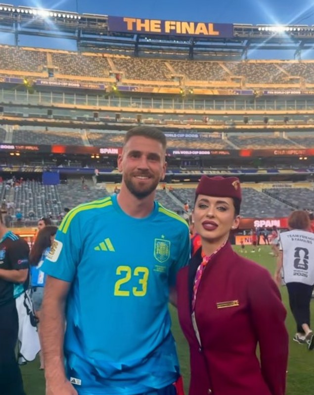 Cine este românca care a ținut trofeul lui Pau Cubarsi la finala Cupei Mondiale 2026. A fost pe scenă la ceremonia FIFA