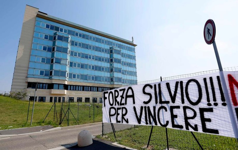 Starea de sănătate a lui Berlusconi este stabilă. Ce spune medicul care îl tratează de coronavirus
