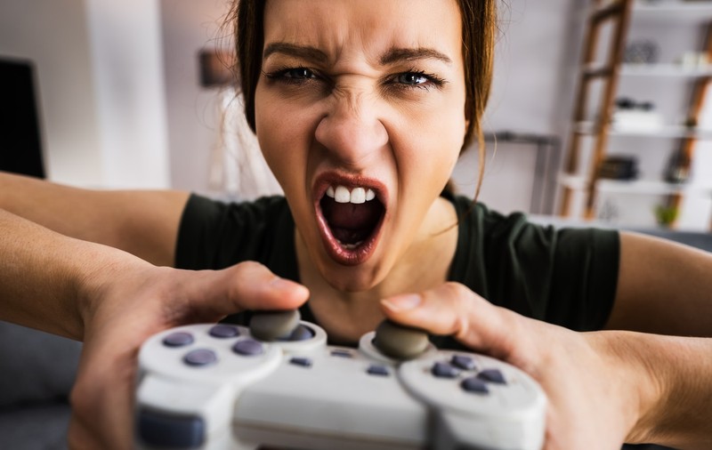 Elevii români, dependenți de internet, țigări, alcool și droguri. Raportul ESPAD 2024 îi plasează printre campionii Europei la adicții