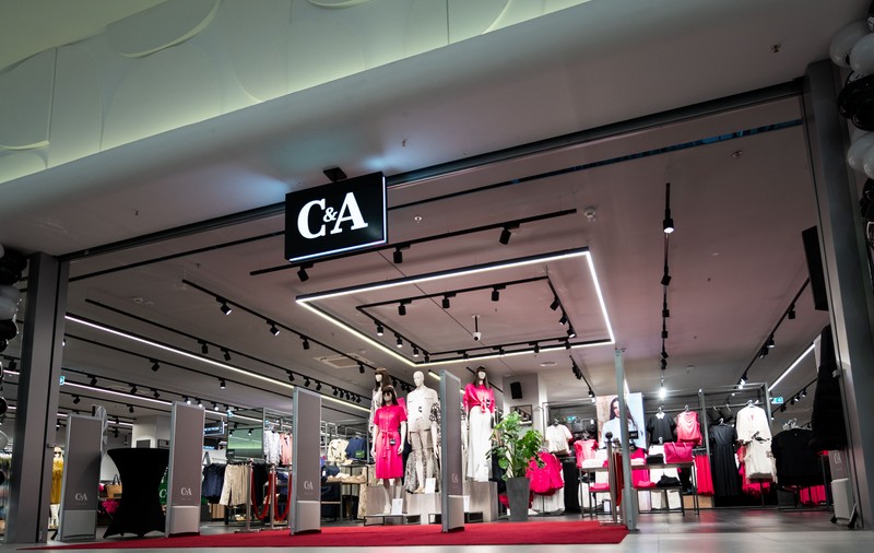 C&amp;A scade prețurile în România