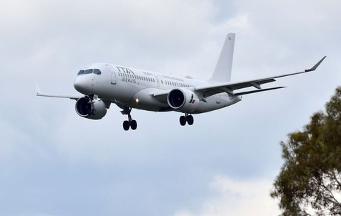Airbus A220-300 are o capacitate de 120 -160 de pasageri și autonomie de până la 6.300 kilometri. Foto: Hepta