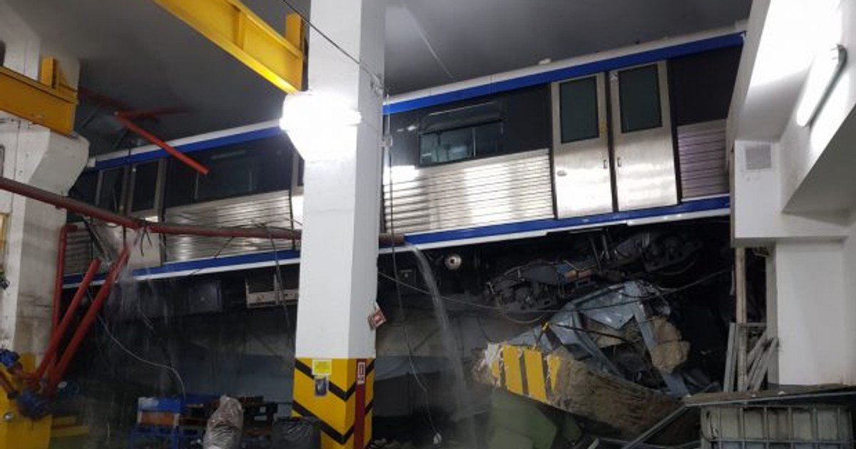 Garnitura de metrou a sărit de pe linie la depoul Berceni din cauza unui soft