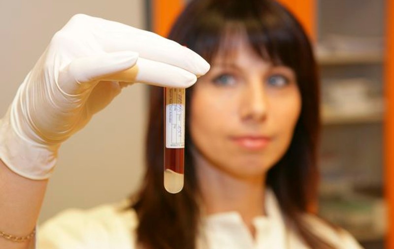 Caz şocant la Botoşani! Tânără judecată pentru că şi-a infectat iubitul cu HIV!