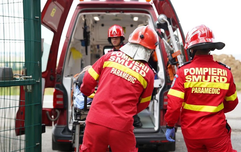 Un băiat de 15 ani din județul Sibiu s-a electrocutat după ce a umblat la panoul electric din pod. A fost găsit inconștient