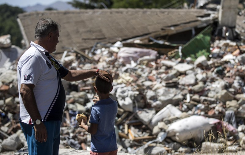 Un an de la cutremurul devastator din Amatrice | Oamenii au marcat tragedia, în timp ce acuză autoritățile că au uitat de ei