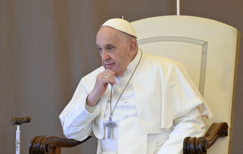 Papa Francisc și-a anulat în ultimul moment participarea la Drumul Crucii, în Vinerea Mare a Paştelui catolic, „pentru a-și proteja sănătatea”