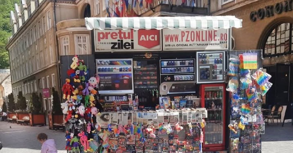 Un chioșc de ziare din centrul orașului Brasov care vinde și jucării din China - 2022