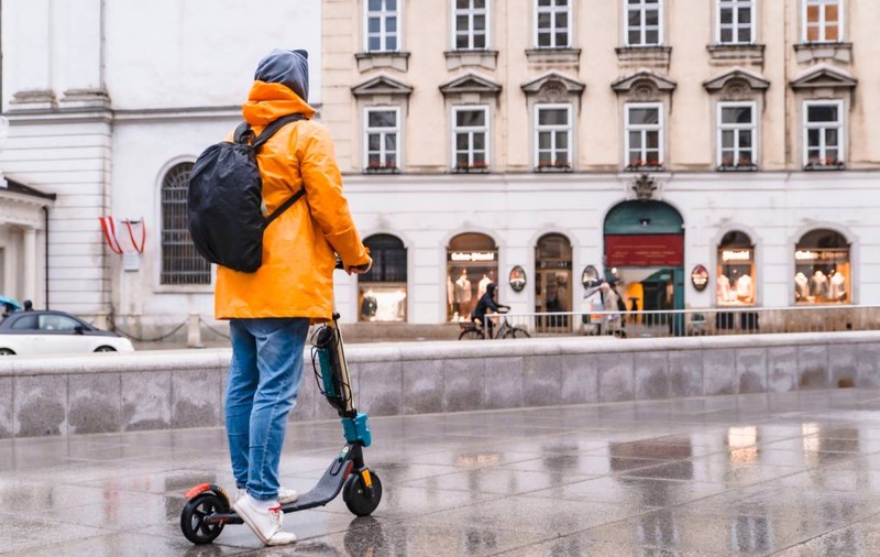 Curiosul caz din Austria al unui român cu trotinetă electrică: „Nu există nimic care să nu fie furat”