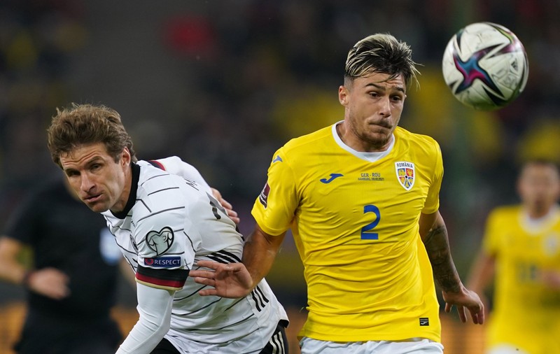 Fundașul Andrei Raţiu a devenit tată la câteva ore după ce a obţinut calificarea: „Mergem la Euro 2024, papi!”