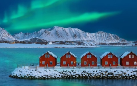 case-rosii-norvegia-aurora-boreala