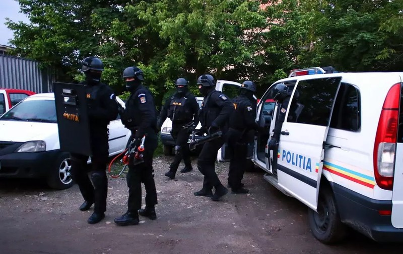 Un bărbat din Cluj a fost prins vânzând droguri de mare risc în timp ce se afla în arest la domiciliu pentru aceeași infracțiune