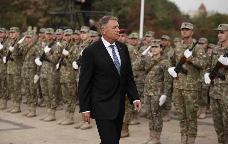 Klaus Iohannis, de Ziua Armatei: „Militarii români, elemente-cheie în menţinerea posturii de descurajare şi apărare a NATO în regiunea Mării Negre”