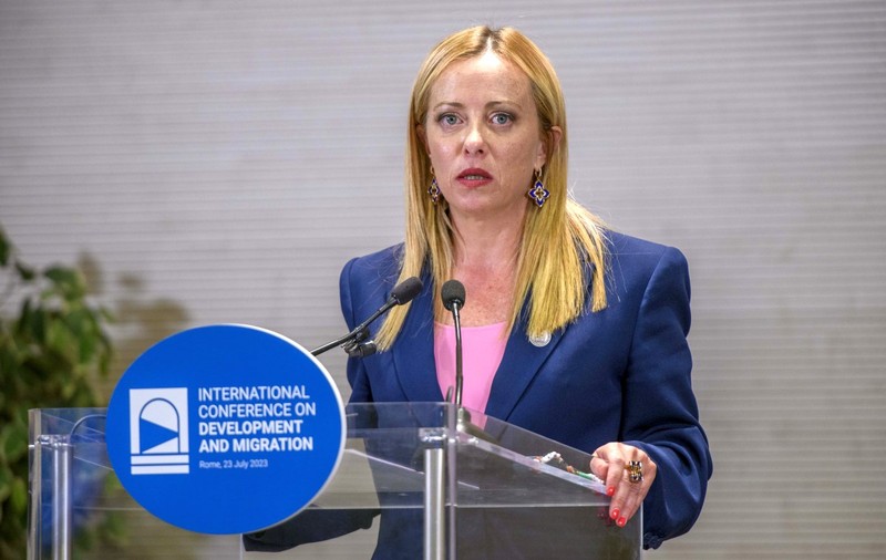 Un cunoscut jurnalist italian a fost amendat pentru că a insultat-o pe Giorgia Meloni pe tema migrației