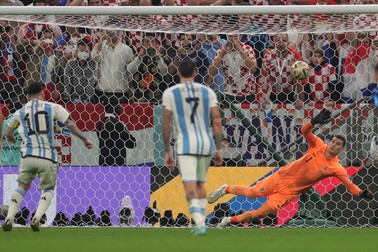 Messi a bătut sub bară