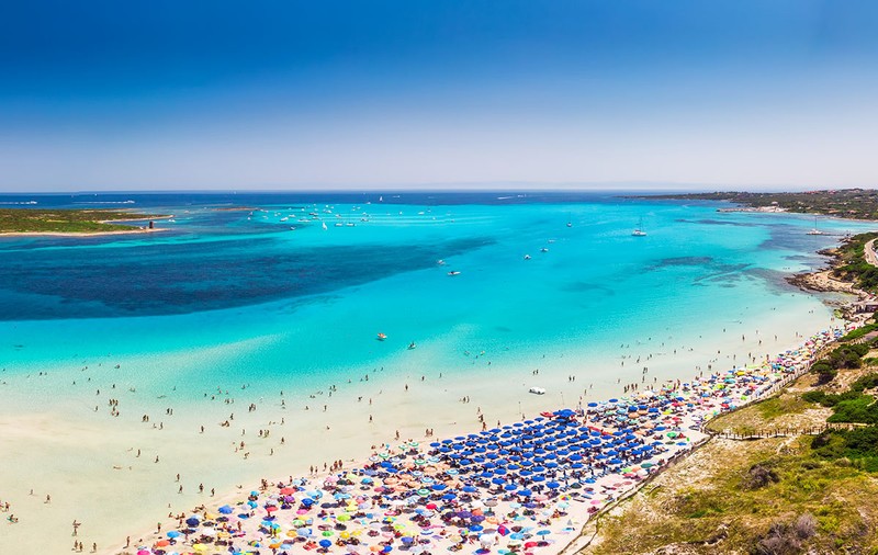 7.000 de euro sau 6 luni de închisoare: O destinație turistică populară interzice castelele de nisip și pantofii zgomotoși