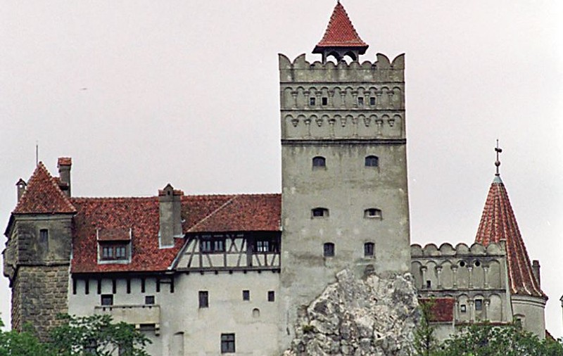 Au golit Castelul Bran