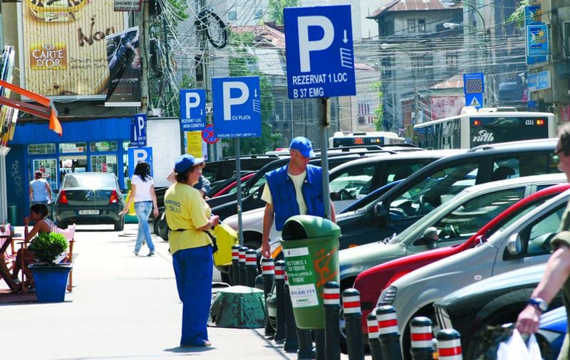 Scandal pe locurile de parcare cu plată