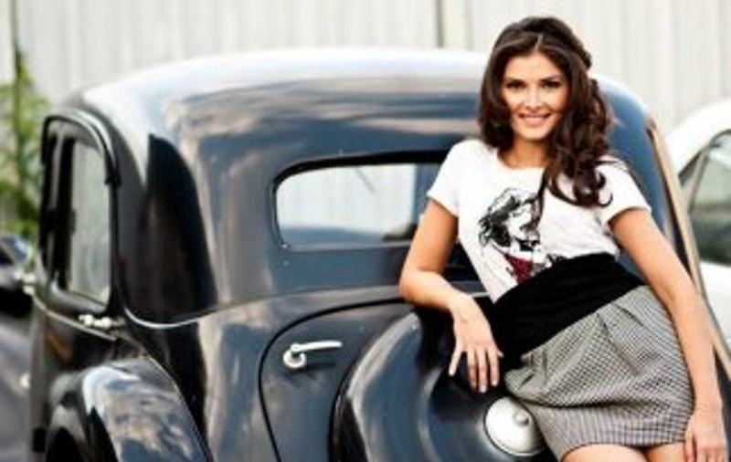 Alina Puşcaş este înnebunită după maşini şi urmăreşte toate emisiunile auto