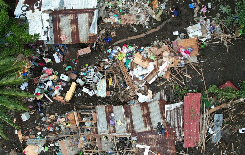 Furtuna Trami a devastat Insulele Filipine: 76 morți și 320.000 de evacuați | VIDEO
