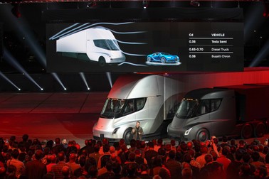 Lansare Tesla Semi cu Elon Musk