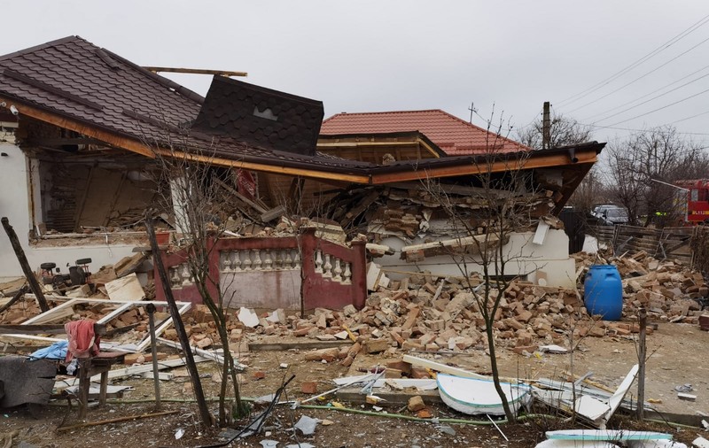 Casa unui doljean care descoperise o pungă de gaze în curte, în urmă cu doi ani, a sărit în aer. Proprietarul a ajuns la spital