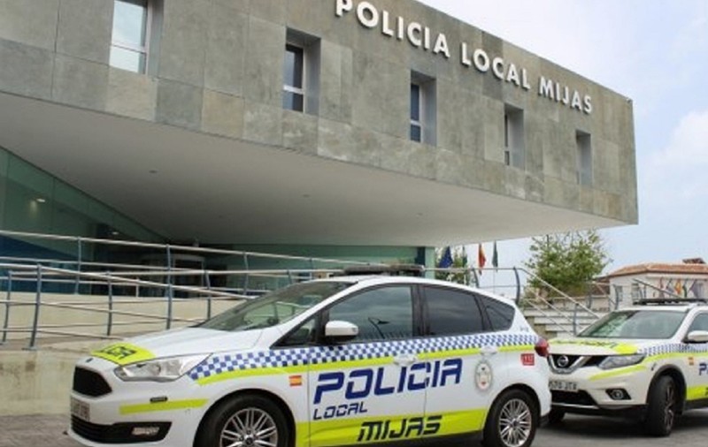 O româncă în vârstă și-a uitat geanta cu 8.800 de euro pe raftul unui supermarket din Spania și apoi a fost surprinsă că o caută polițiștii