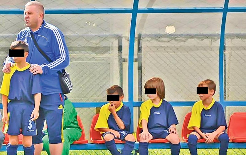 Fost antrenor al echipei de copii de la Gloria Bistriţa, reţinut pentru act sexual cu un minor