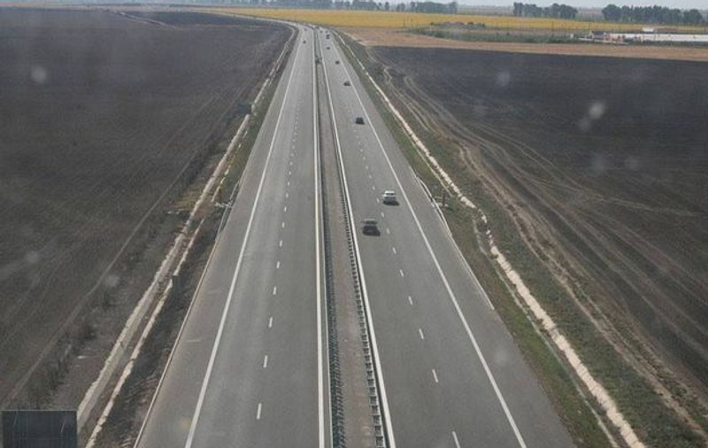 Lucrări pe autostrada Bucureşti - Piteşti, pe timpul nopţii