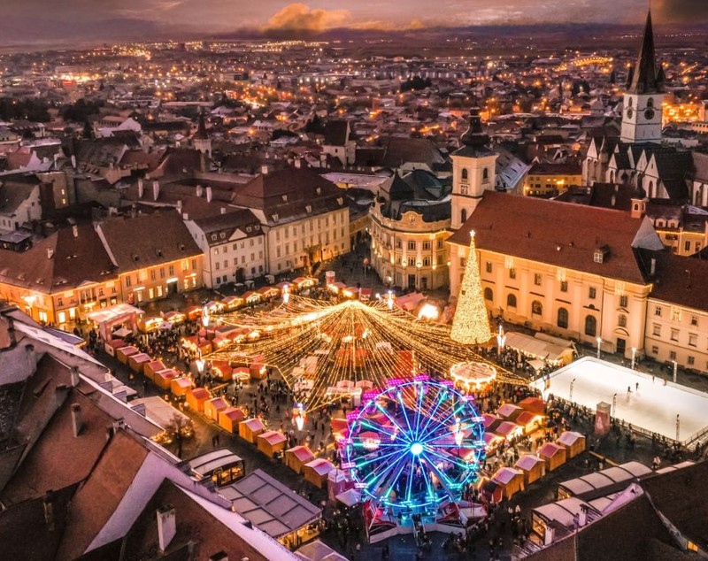 Cât costă două sarmale la târgul de Crăciun din Sibiu. Sunt mai scumpe decât un kilogram de carne
