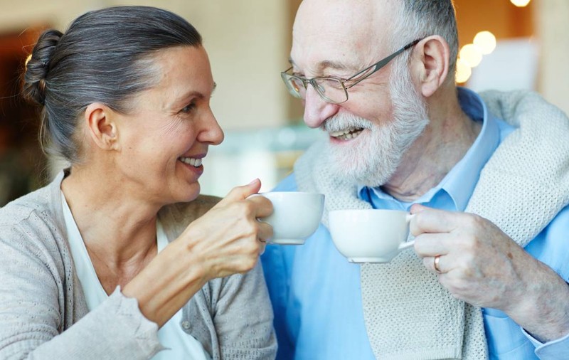 Persoanele de peste 60 de ani pot consuma patru cafele pe zi pentru a preveni fragilitatea, arată un nou studiu