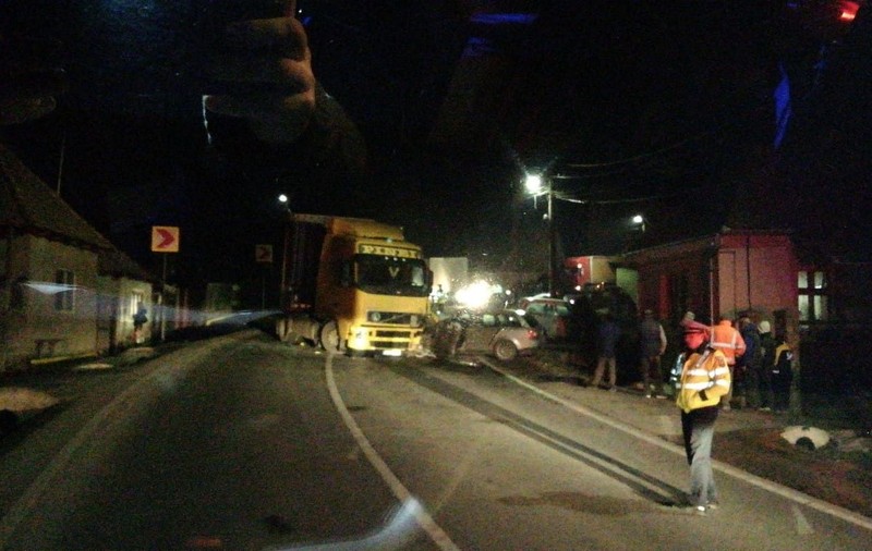 Trafic parţial blocat pe DN 12, în urma unui accident rutier grav