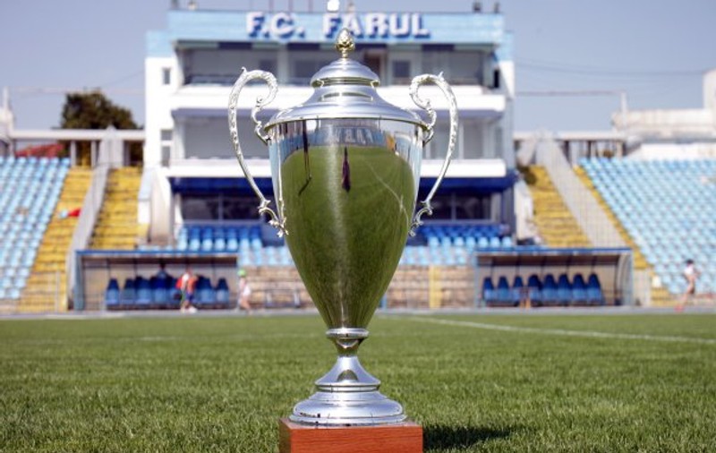 Supercupa României se dispută pe un stadion vechi, dar cu un trofeu nou. Învingătoarea păstrează cupa