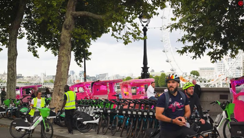 Poliția din Londra spune că a dat 200 de amenzi celor din zonă Sursa foto: Captură Youtube Daily Express