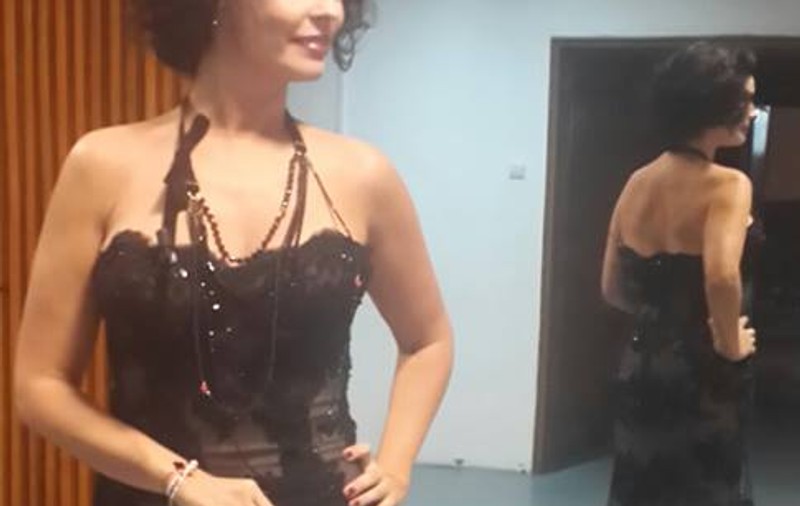 Andreea Marin, răpitoare într-o rochie neagră la emisiunea "Preţuieşte viaţa"