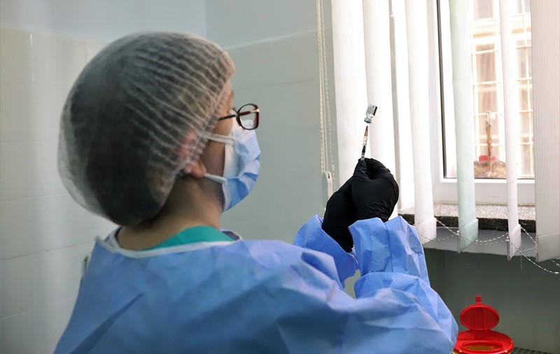 Aproape 17.000 de persoane s-au vaccinat anti-COVID, dintre care circa un sfert sunt la prima doză