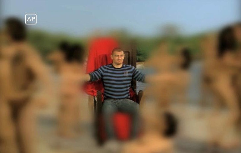 Incendiar! Cătălin Moroşanu, înconjurat de femei dezbrăcate. Face parte dintr-o grupare spirituală controversată?