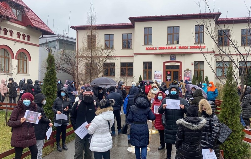 Cum sunt schimbați unii directori de școli cu membri ai PNL în ciuda nemulțumirilor profesorilor și părinților