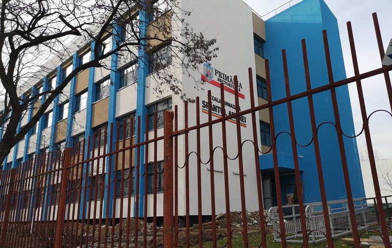 Cursuri suspendate din cauza COVID-19. Două unităţi de învăţământ din Bucureşti trec în sistem online
