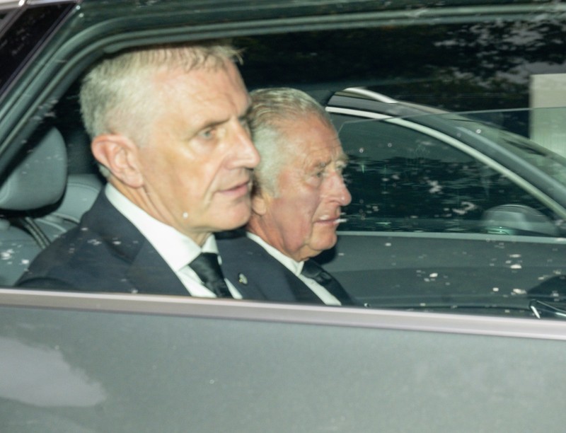 Regele Charles al III-lea părăsește Castelul Balmoral din Scoția și de îndreaptă către Londra, după moartea reginei Elisabeta a II-a. Foto: Profimedia
