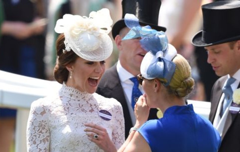 FOTO | Zara Tindall, nepoata reginei Elisabeta a II-a, a născut o fetiță