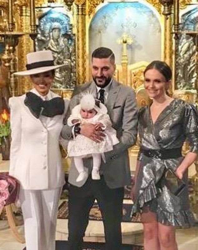 Cum s-a îmbrăcat Cristina Șișcanu la botezul fiicei Adelinei Pestrițu. Ținută super sexy pentru noua siluetă | FOTO