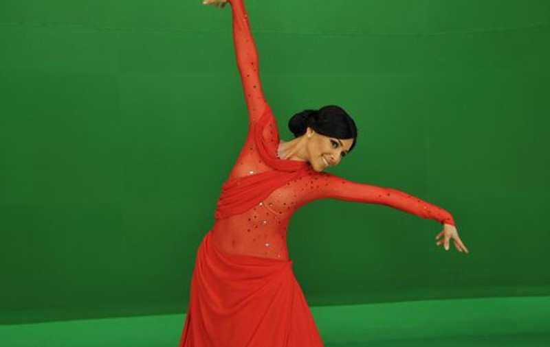 Ce senzuală e Corina Caragea în rochie de vals!