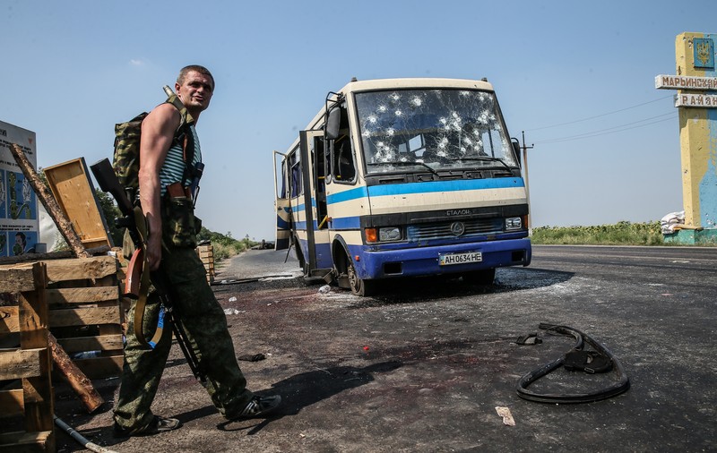 UN CONVOI cu refugiaţi, ATACAT în LUGANSK. Incidentul, soldat cu MULŢI MORŢI