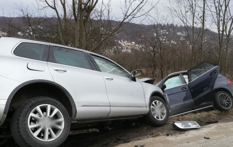 Un francez și fiica lui de 3 ani au fost răniți într-un accident rutier petrecut în Dâmbovița