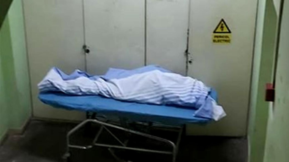 VIDEO Cadavre lăsate pe scările de serviciu ale Spitalului Universitar de Urgență. Emanuel Ungureanu acuză: „Morții sunt abandonați cu orele acolo”