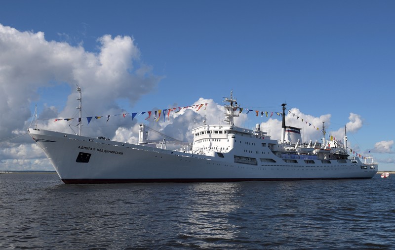 Royal Navy escortează trei nave rusești, inclusiv una suspectată de spionaj