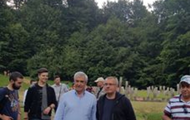Tăriceanu a fost în vacanță cu cei doi băieți mai mari; Ce spune despre acuzațiile că ar fi sărit peste coadă la mina din Apuseni